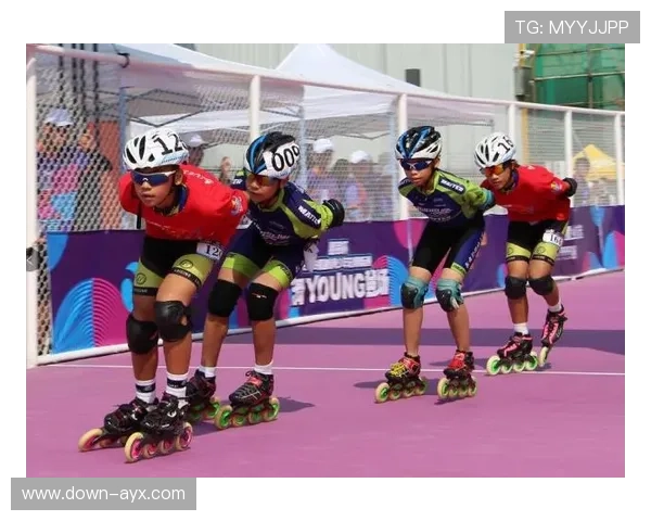 青少年轮滑赛举办，格斗基础训练受重视